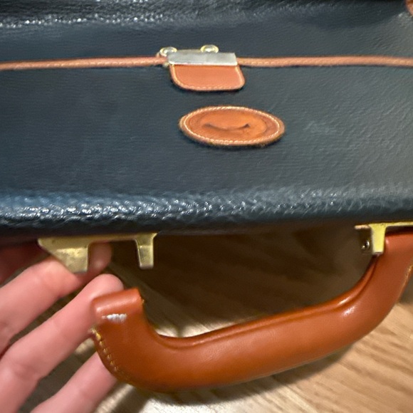 Dooney & Bourke “All-Weather Leather Executive Briefcase” - Picture 2 of 8